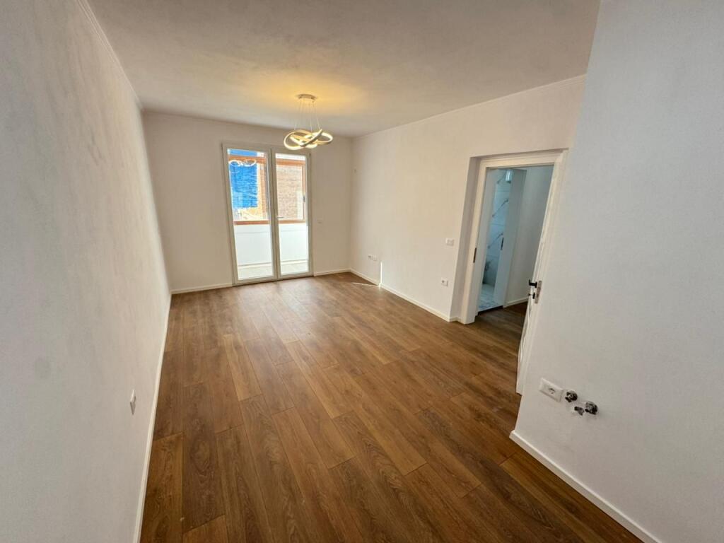 For sale Ap 1+1 + Storage 📌Kongresi i Lushnjes St (21 Dhjetori- behind Hotel Mondial and Police Station Nr 2) 4th floor - existing 5-storey building! Area 59 m net! South-west view! Super luxury works! Price 140”000 euro