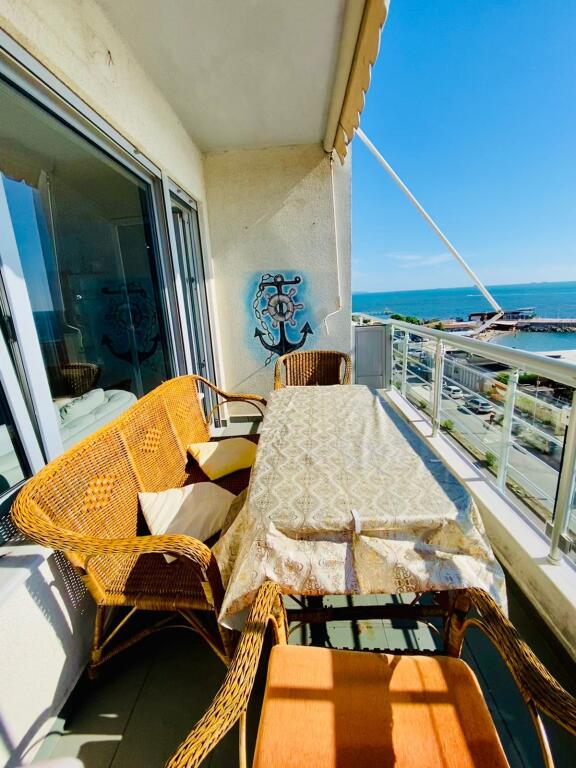 Appartamento in affitto 2+1+2 con vista fantastica sul mare a Vollga Durres
