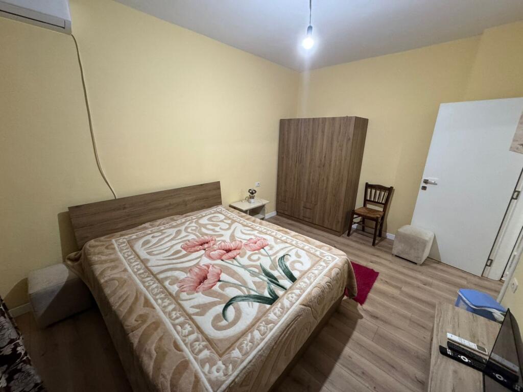 Appartamento 1+1 in affitto  Indirizzo: Fresk Vicino a Tom doshi  4° piano  Prezzo 300 mila lek