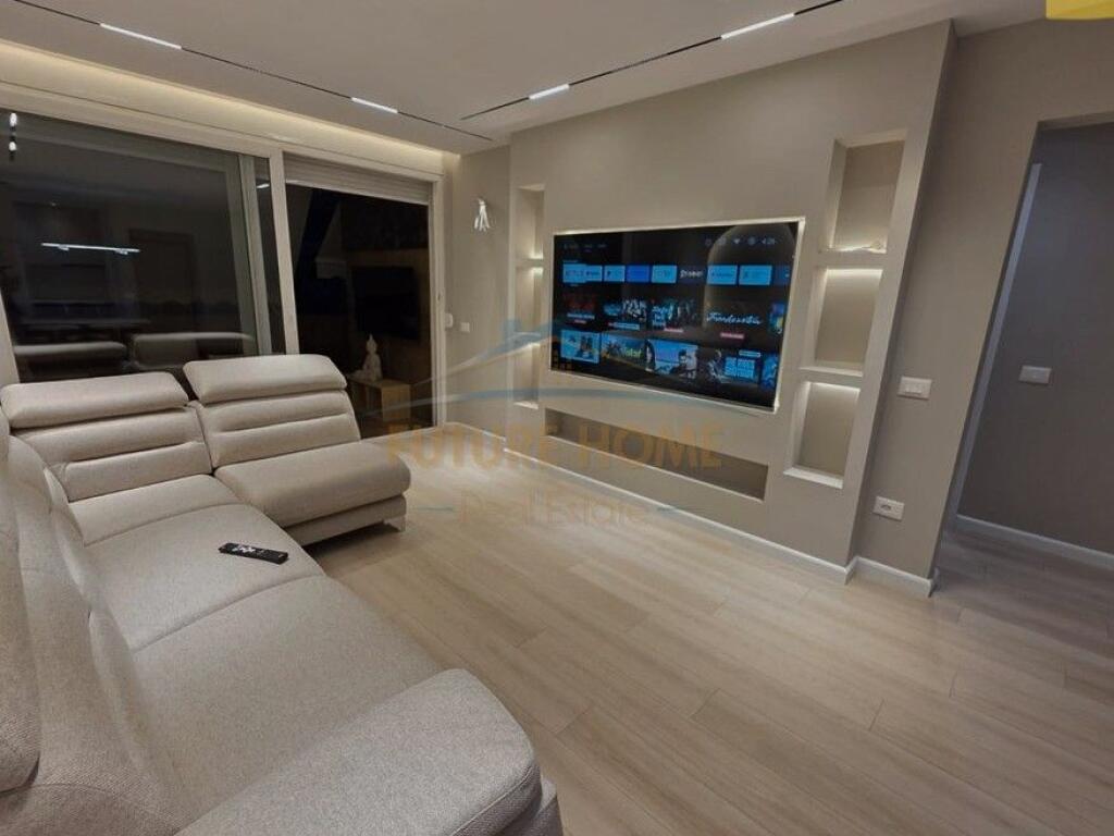 Shitet, Apartament 2+1+2,  Ish Ekspozita, Tiranë