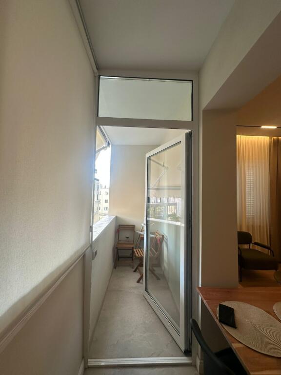 🏠 Apartament 1+1 me Qira – Rruga e Barrikadave