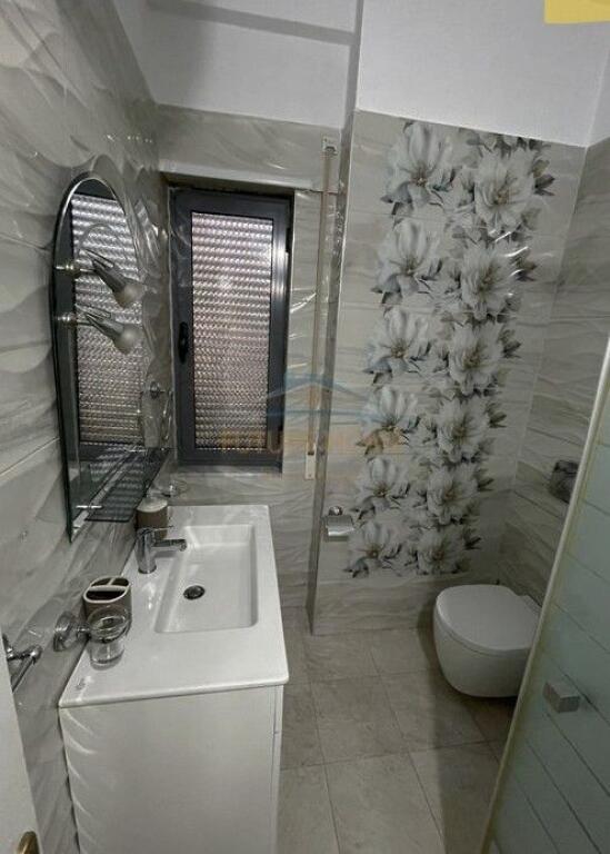 Rent, Apartment 2+1+2, Commune of Paris, Tirana.