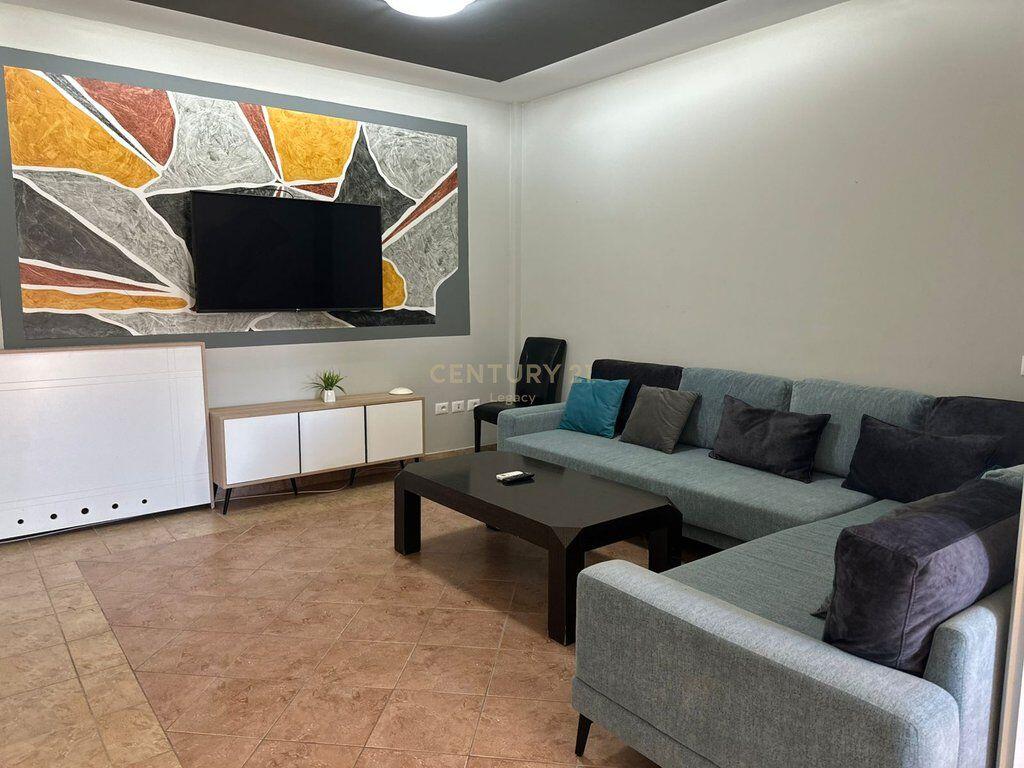 Hotel di lusso con 5 piani &amp; piscina a Vaqarr – Affittasi 13.000 € /mese
