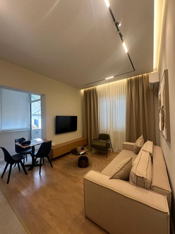 🏠 Apartament 1+1 me Qira – Rruga e Barrikadave