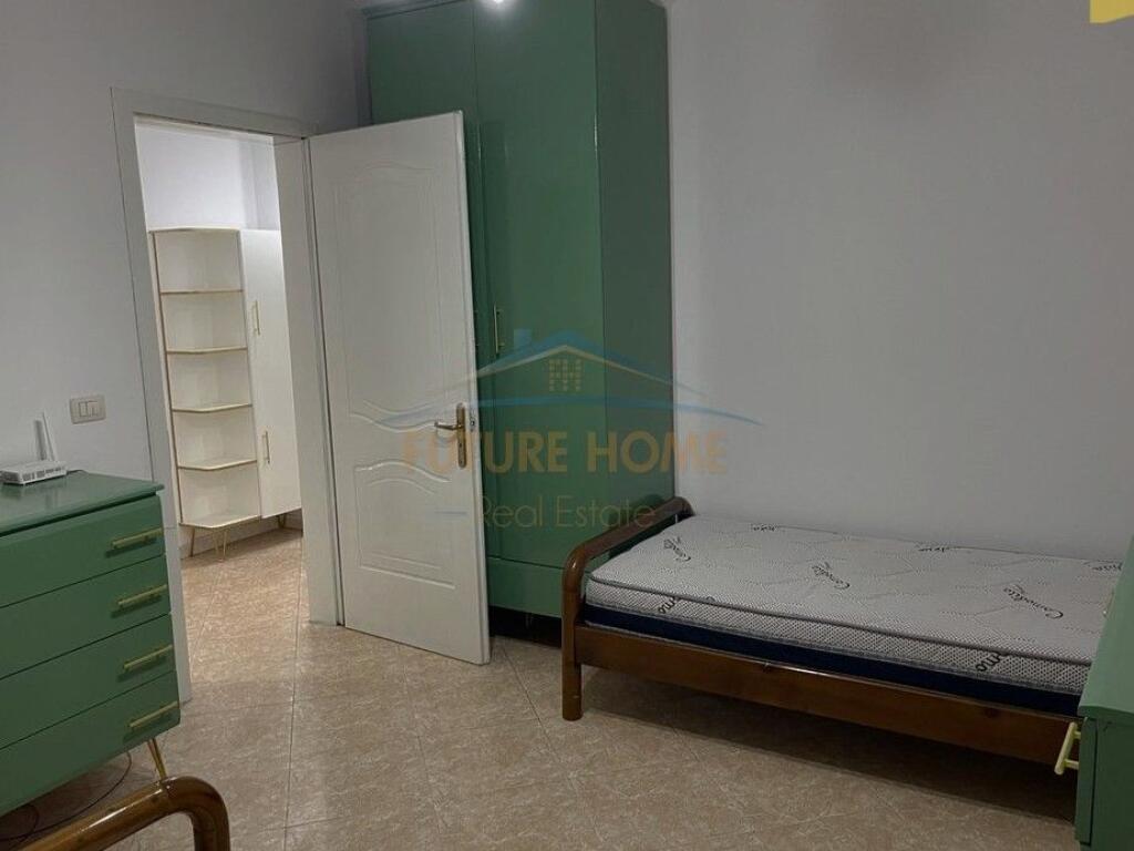 Rent, Apartment 2+1+2, Commune of Paris, Tirana.
