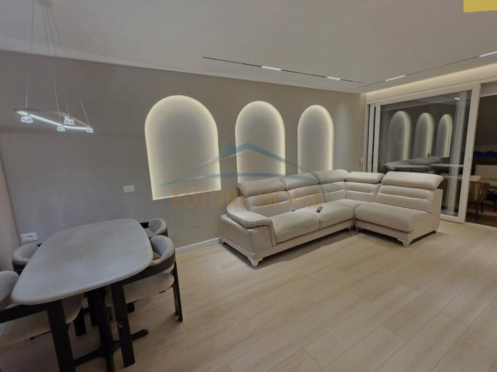 Shitet, Apartament 2+1+2,  Ish Ekspozita, Tiranë
