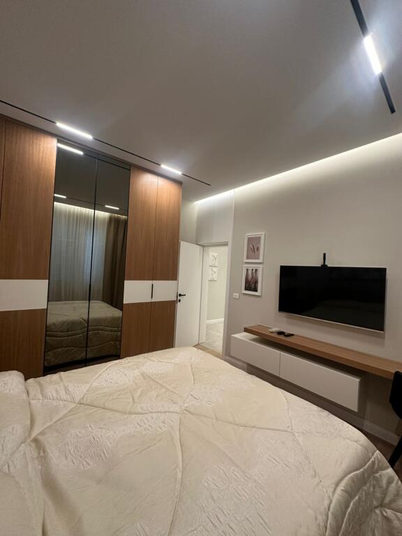 🏠 Apartament 1+1 me Qira – Rruga e Barrikadave