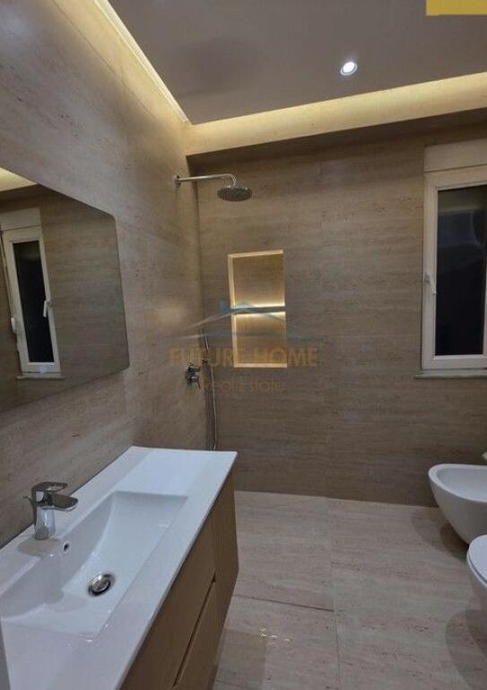 Shitet, Apartament 2+1+2,  Ish Ekspozita, Tiranë