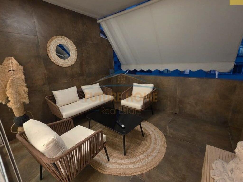 Shitet, Apartament 2+1+2,  Ish Ekspozita, Tiranë