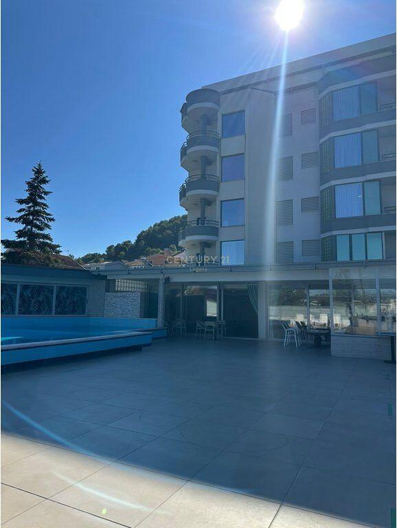 Hotel di lusso con 5 piani &amp; piscina a Vaqarr – Affittasi 13.000 € /mese
