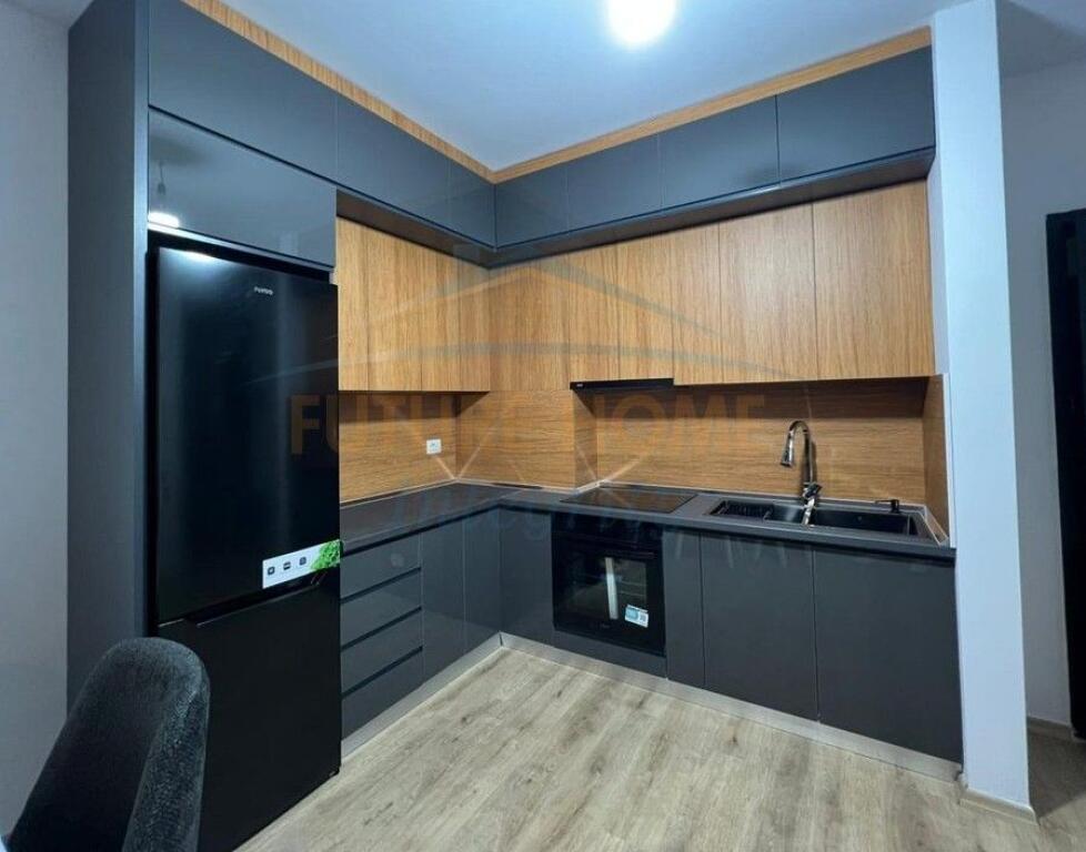 Affitto, Appartamento 2+1, Complesso Univers City, Tirana.