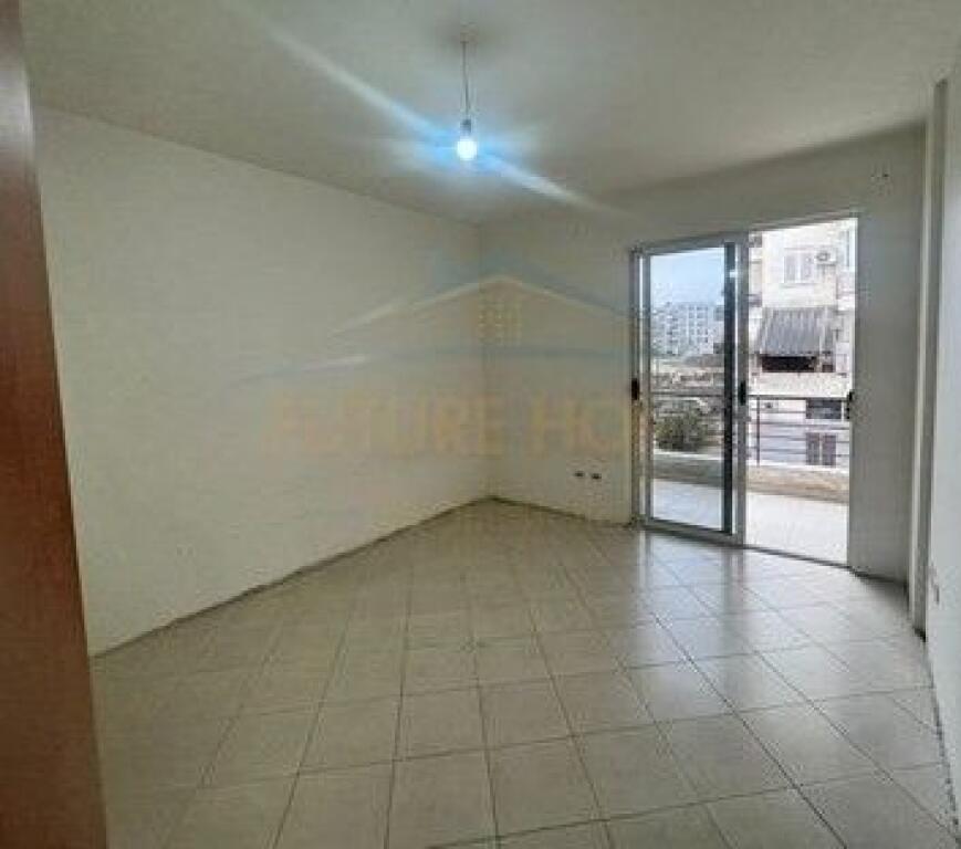 In vendita, Appartamento 2+1+2, Yzberish, Tirana.