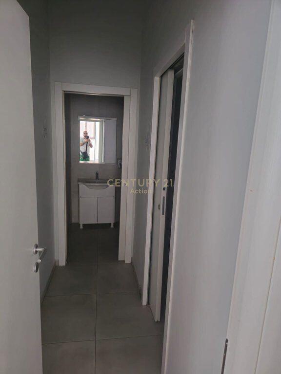 Locale ufficio in affitto ad Astir, con ampia superficie e organizzazione funzionale.