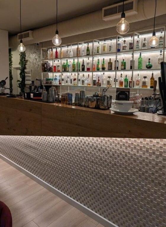 In vendita, Bar Lounge Business, vicino al Palazzo con Freccia, Tirana