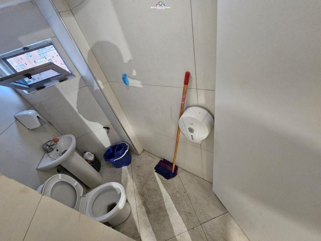Zyre Me Qera Tek Ish Tregu Elektrik (ID BZ2780) Tirane