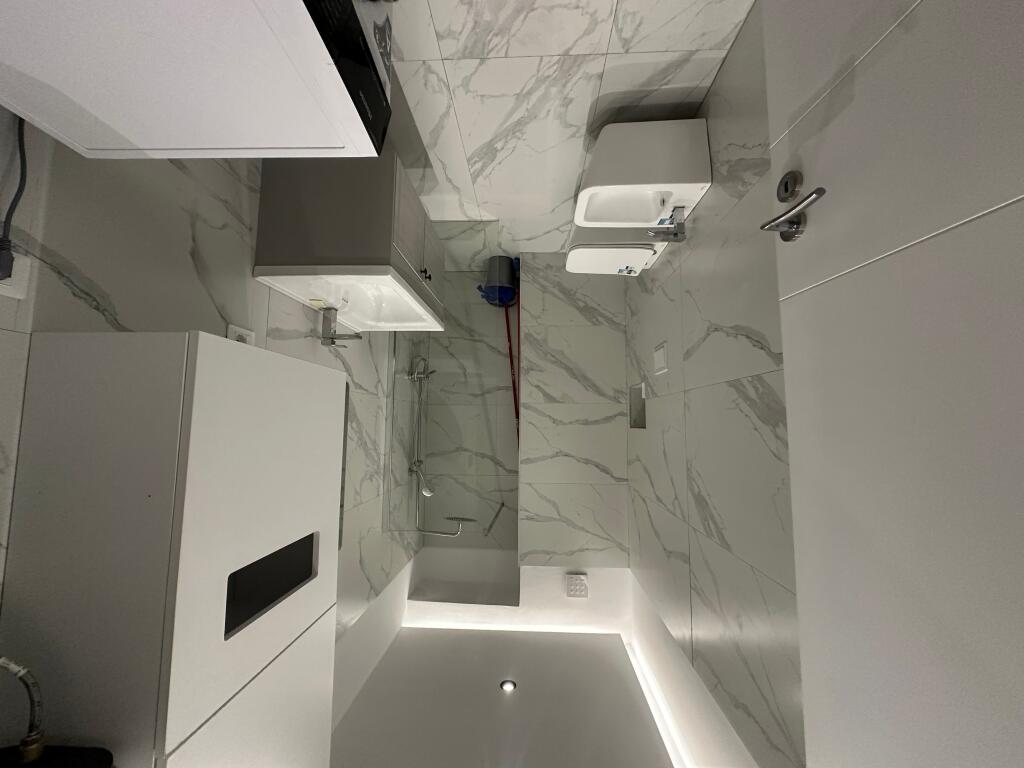 Jepet apartament 2+1 me qira tek Komuna e Parisit