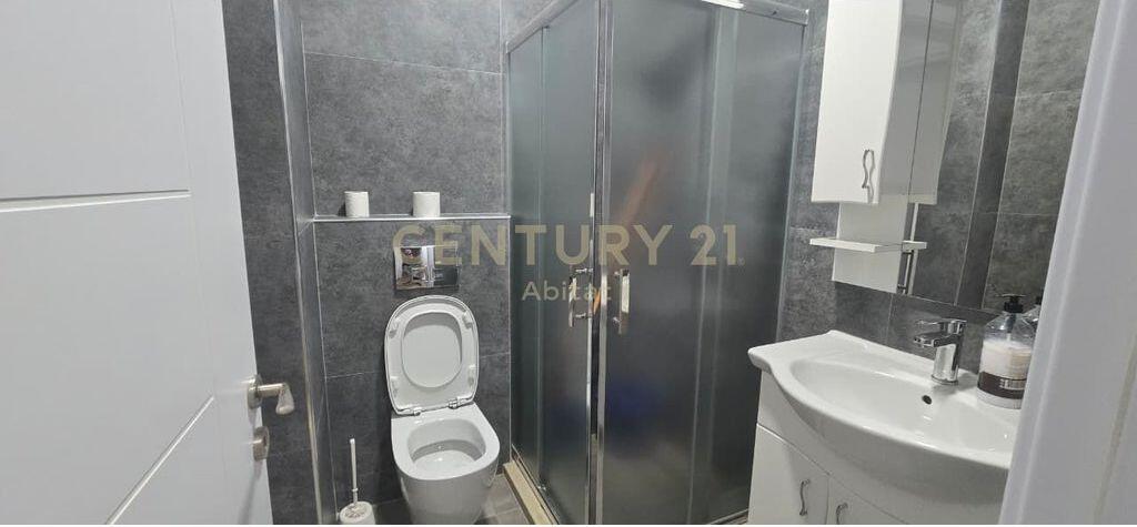 Apartament me qira 3+1+3+dy poste parkimi pranë Kompleksit Delijorgji