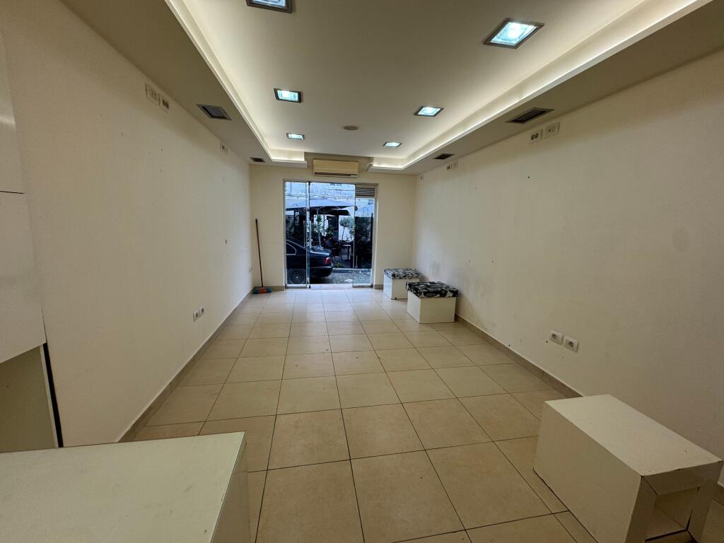 Negozio in affitto in via Bardhyl!