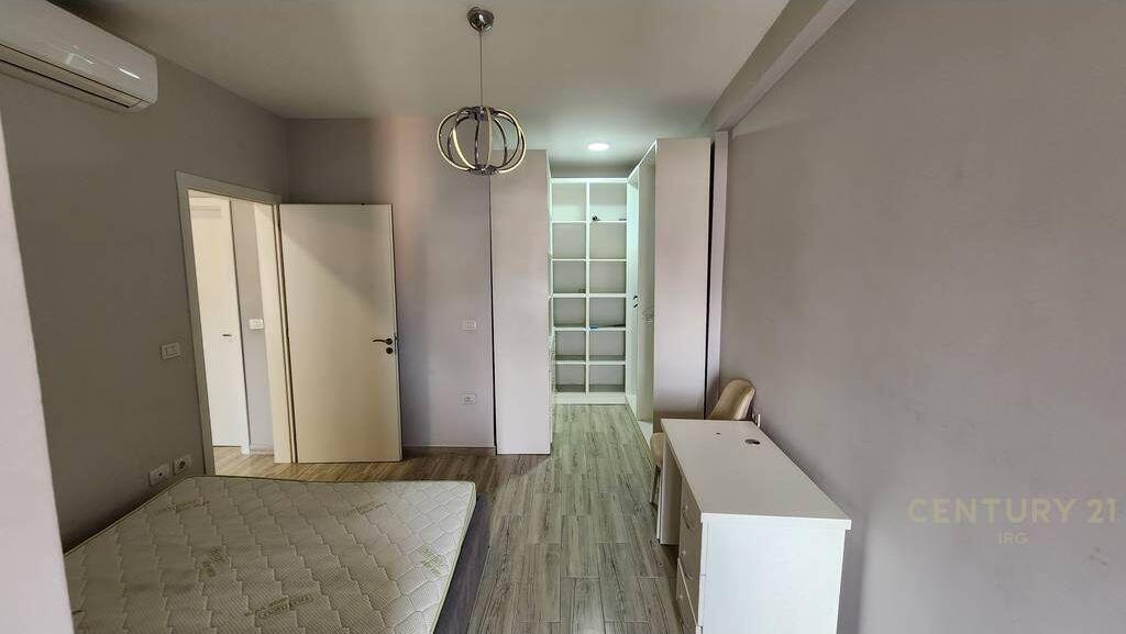 In vendita appartamento 2+1 nella zona di 21 Dhjetori, in un edificio di recente costruzione.