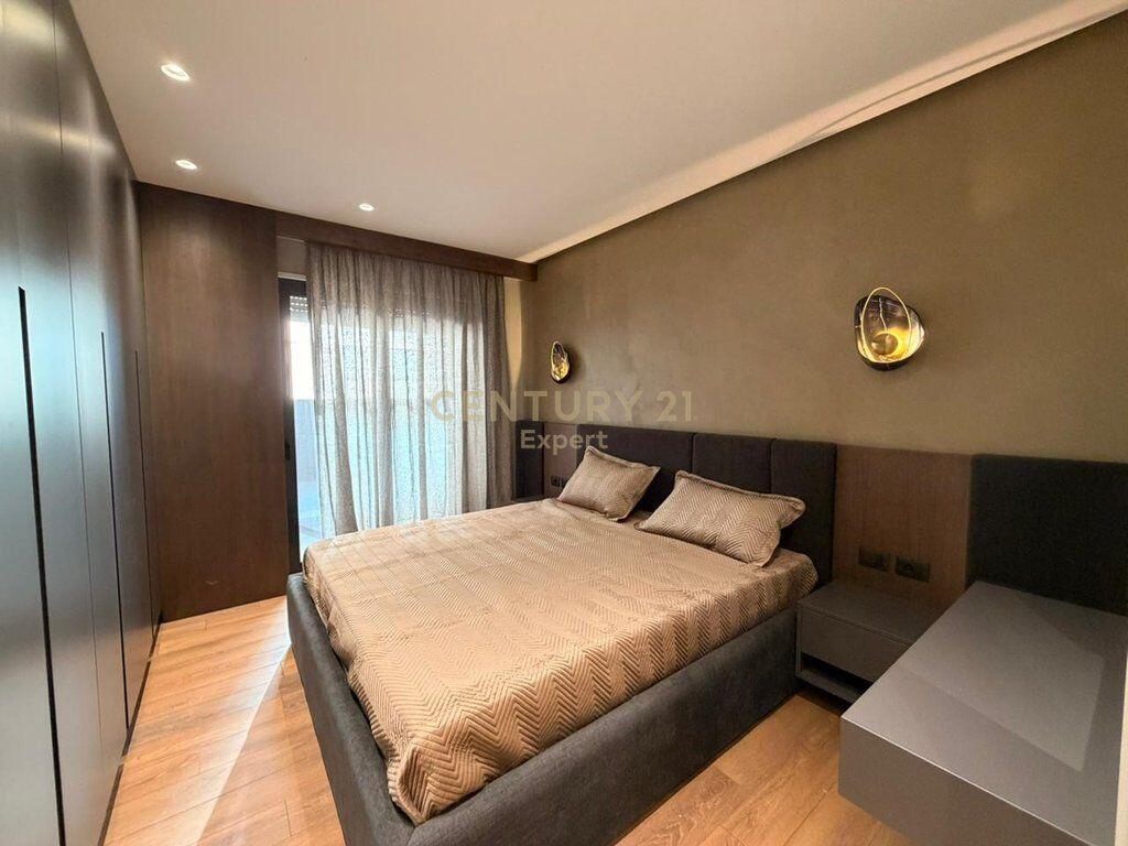 Apartament modern 2+1Post parkimi per qira ne Rrugen e Durresit !