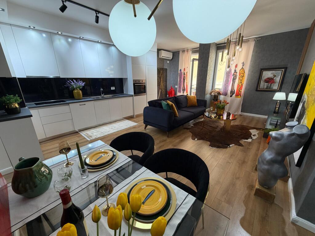 🏡 Apartment 1+1 for sale – Fully furnished luxury 📍 Mozaiku of Tirana, Naim Frashëri street 🏢 6th floor, 7-story building with elevator 🌅 South-West orientation  🟩 Total area: 77 m² 🛋️ The apartment is invested and offered fully furnished luxury, ready to live in without any additional expenses. 🪟 Bathroom with window – natural ventilation, one of the most sought-after features in the market.  ✨ Perfect positioning, natural lighting throughout the day and a very sought-after area. 