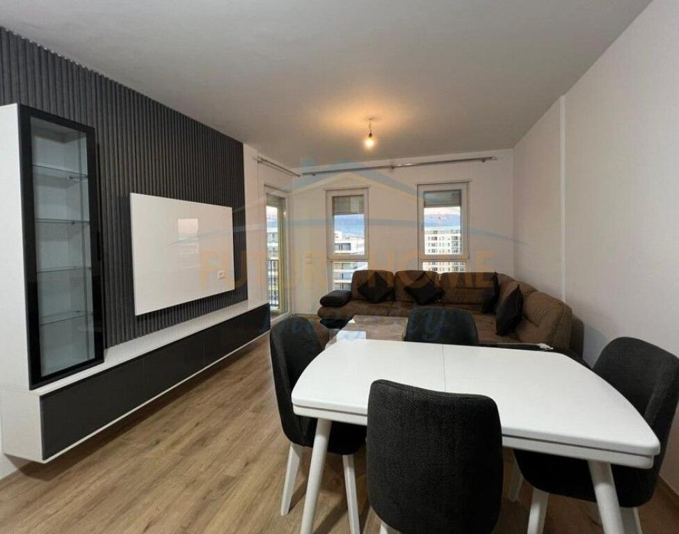 Affitto, Appartamento 2+1, Complesso Univers City, Tirana.