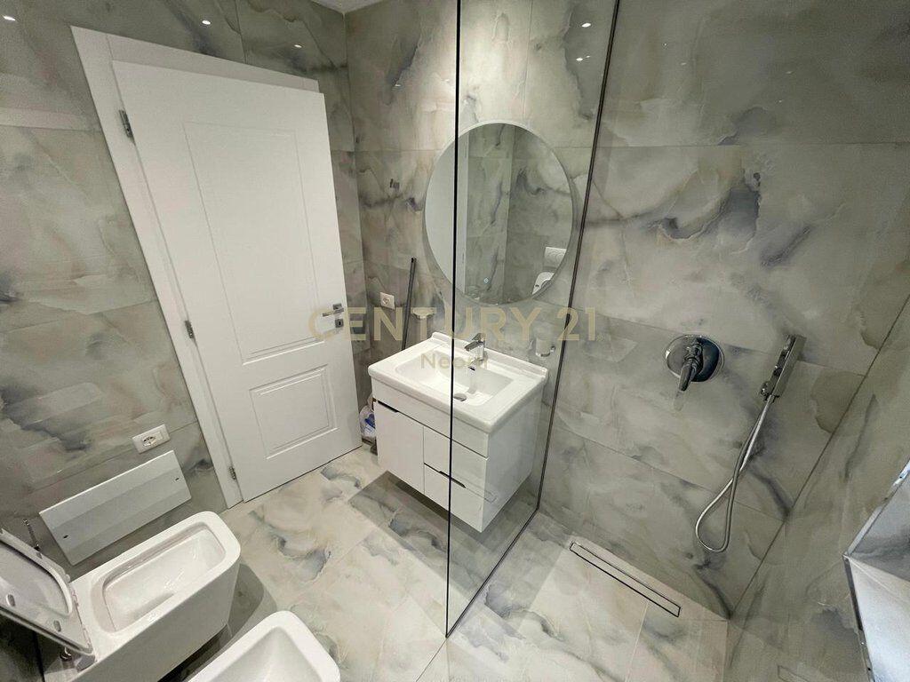 Apartament luksoz 2+1+2 Poste Parkimi me qira tek Liqeni i Thate