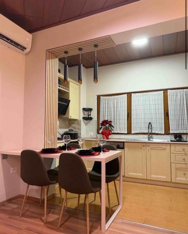 APARTAMENT ME QERA 1+1 RRUGA E KAVAJES 60.000 LEKE