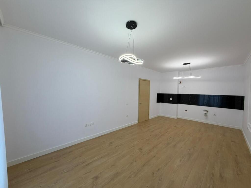 Apartament 2+1 per shitje prane Hotel Marinaj ne Astir.