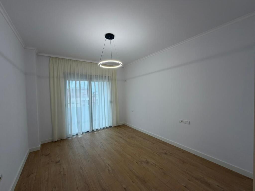 Apartament 2+1 per shitje prane Hotel Marinaj ne Astir.