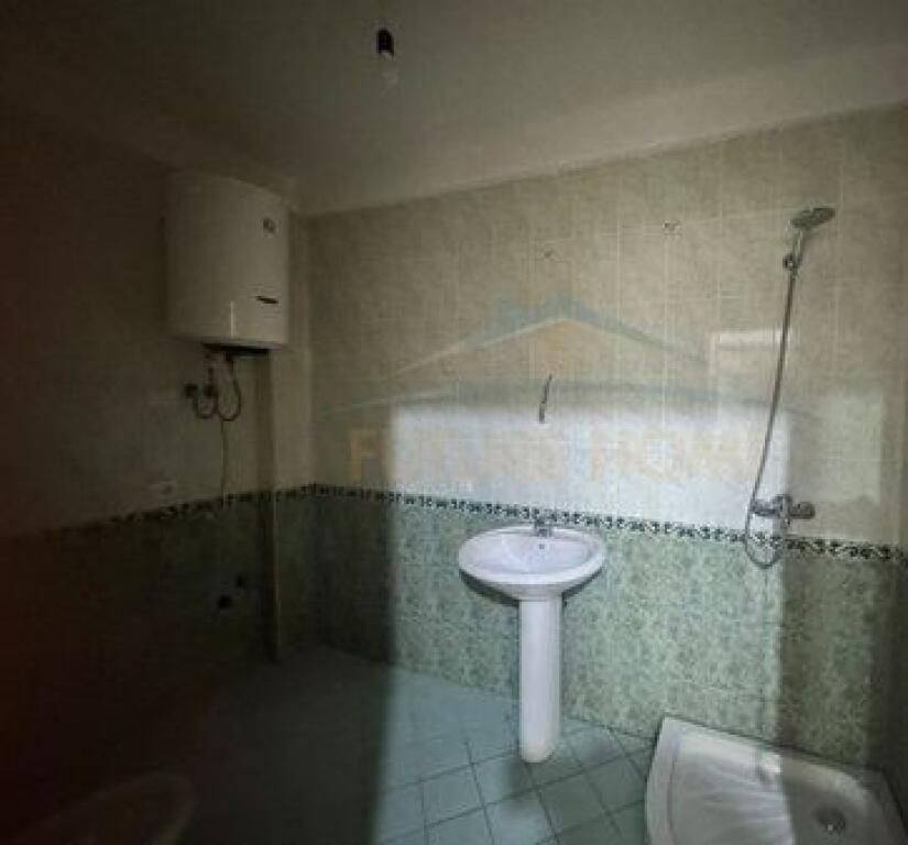 In vendita, Appartamento 2+1+2, Yzberish, Tirana.