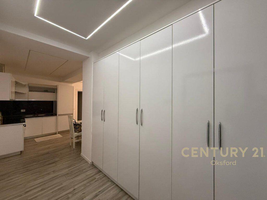 Jepet me qira apartament 1+1 në zonën e Komunës së Parisit.