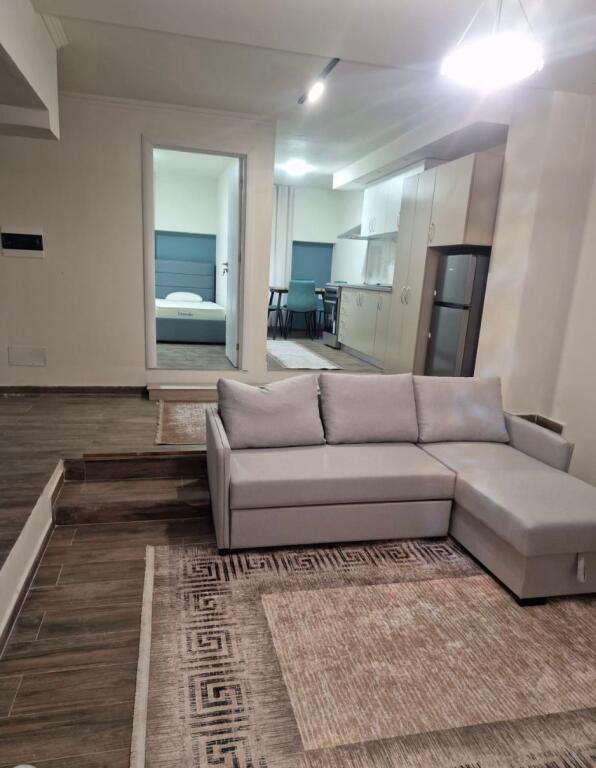 APARTAMENT ME QIRA RRUGA BARRIKADAVE 2+1
