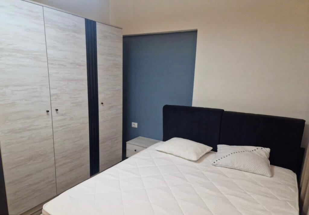 APARTAMENT ME QIRA RRUGA BARRIKADAVE 2+1