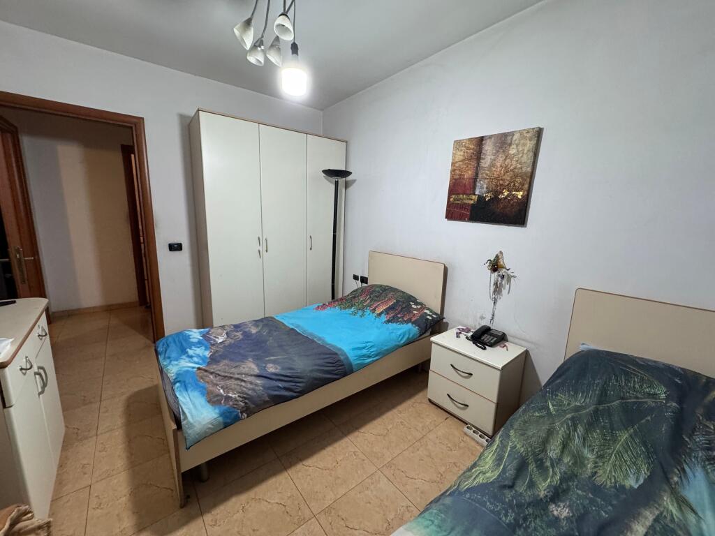 Appartamento 2+1+2 in affitto – Myslym Shyr  Appartamento 2+1+2 in affitto, 4° piano, in un palazzo con ascensore. Situato nella zona di Myslym Shyr, di fronte alla Direzione della Polizia.  💶 Prezzo: 600 € (non trattabile)