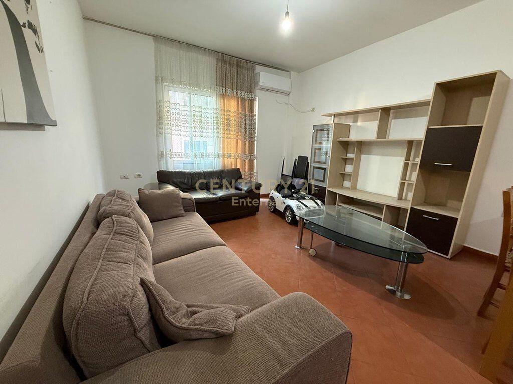 Apartament 2+1 Me Qira te Mbikalimi , Komuna e Parisit