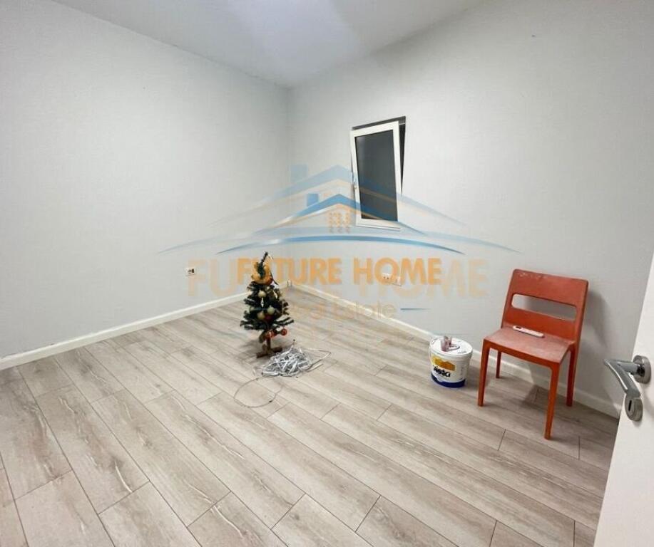 Qira, Ambient Biznesi, Zogu i Zi, Tirane..