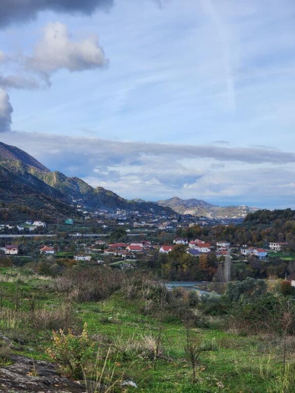 IN VENDITA: Terreno Agricolo 5000 m² Con Vista sull'Autostrada Tirana Elbasan📍Nel Villaggio IBË  250.000€ 🏕