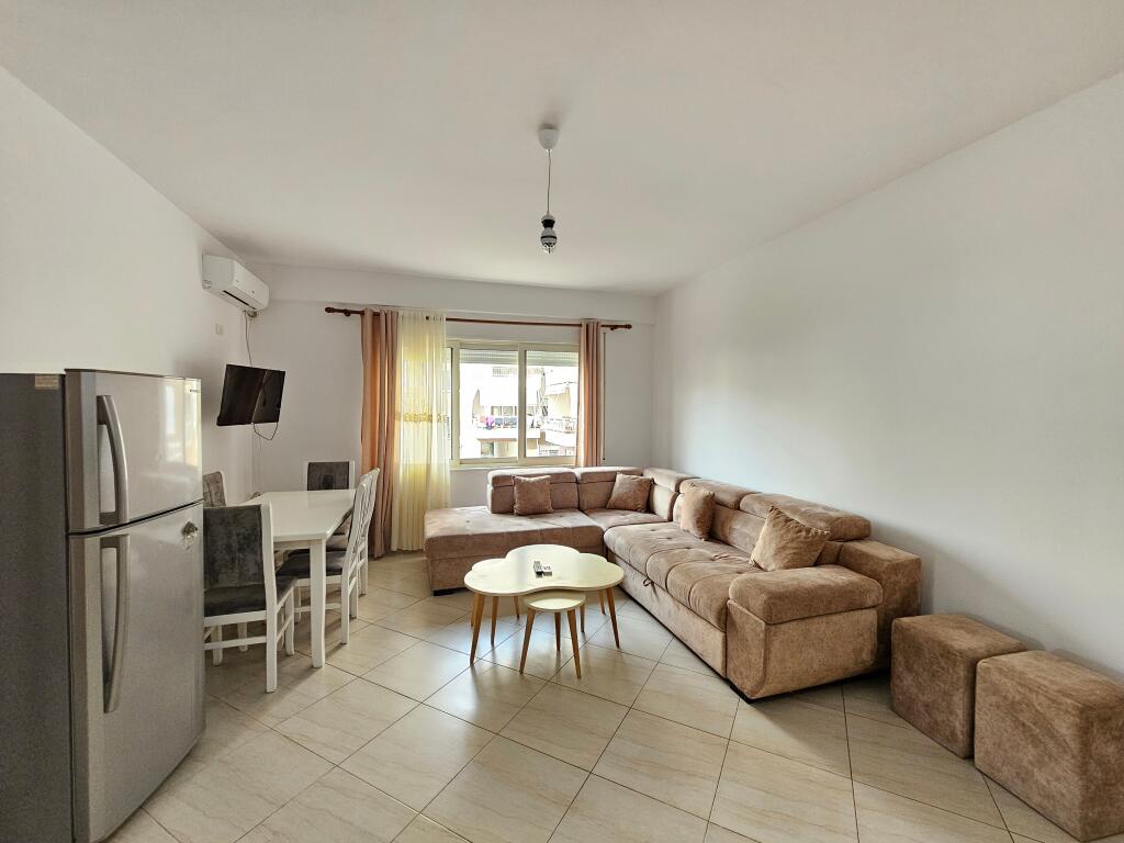 Affittasi: 2+1+2wc+2 balconi 📍Fresku  (vicino a Bunk arti) - 2° piano - 45.000 Lek - Sup.95m² - palazzo nuovo Arredato e molto vicino alla fermata dell'autobus. - ideale per famiglie