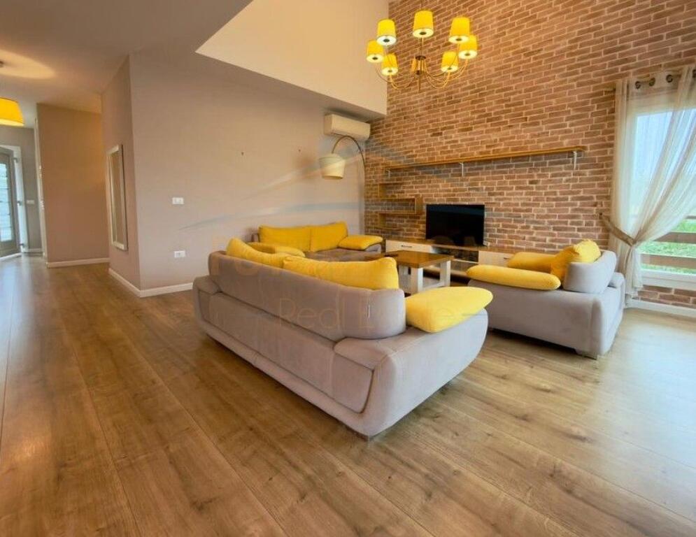 Qera, Apartament 3+1+2+2 Poste Parkimi..