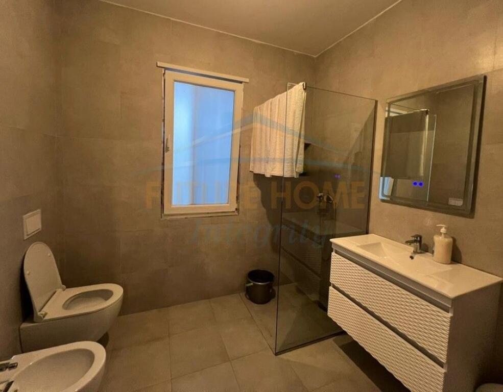 Affitto, Appartamento 2+1, Complesso Univers City, Tirana.