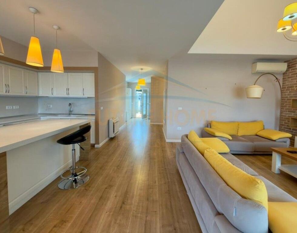 Qera, Apartament 3+1+2+2 Poste Parkimi..