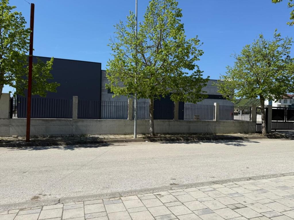 Magazzino in affitto - Vorë