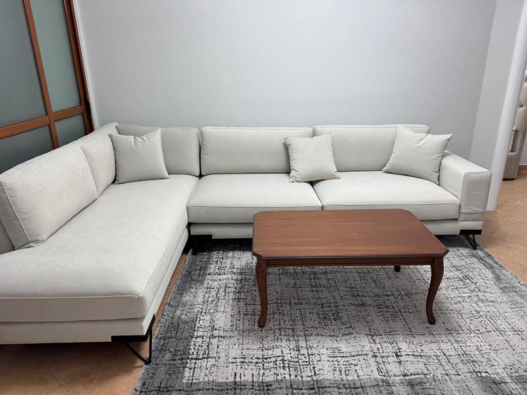 Apartament 2+1 me qira tek Rruga e Kavajes!