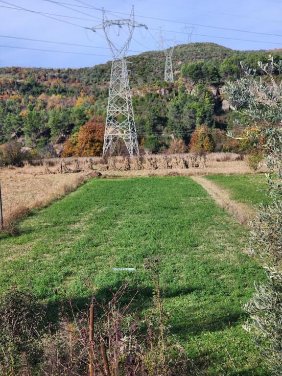 TERRENO AGRICOLO IN VENDITA: 1400 m² Vicino alla Strada Principale || (📍Nel Villaggio IBË) || 98.000€ 🏕