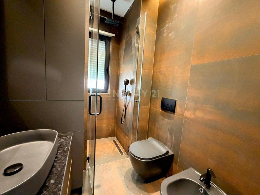 Apartament modern 2+1Post parkimi per qira ne Rrugen e Durresit !