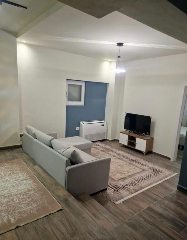 APARTAMENT ME QIRA RRUGA BARRIKADAVE 2+1