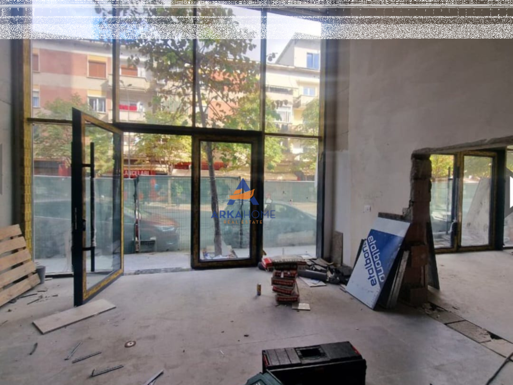 COMMERCIAL SPACE FOR RENT 125M2 "RRUGA BARRIKADA" 3,500 EURO