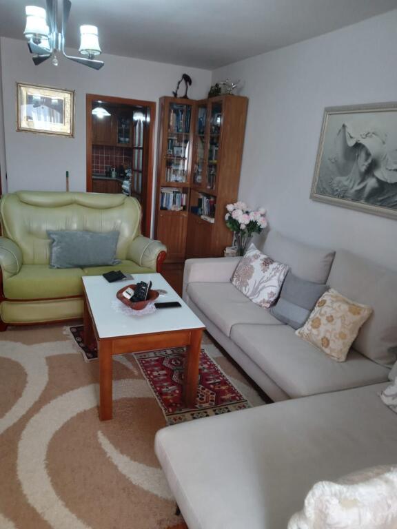 🏠 Shitet Apartament 2+1 – Bulevardi i Ri