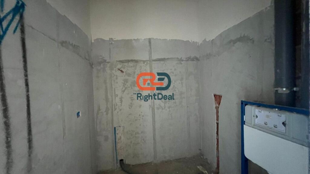 Ne Paskuqan, Tek British Residence Shitet Apartament 3+1+2 Perfekte Per Ndarje Ne Dy Apartamente 1+1 !!!